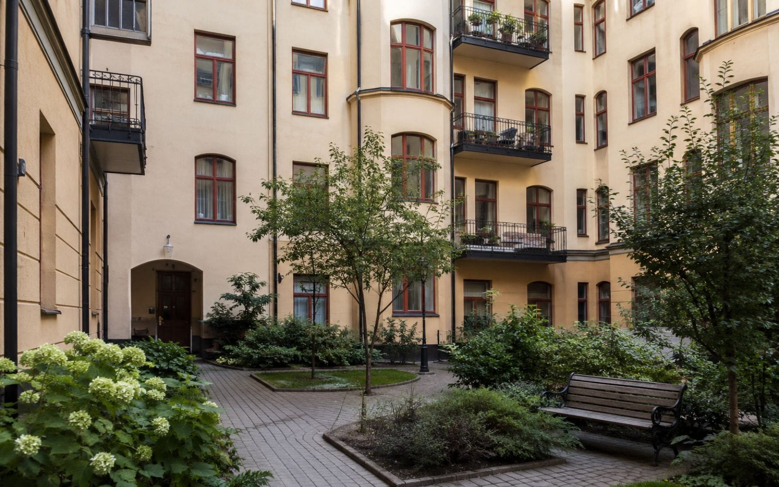 Ränteoro och ökade underhållskostnader: Har din bostadsrättsförening kontroll på kassaflödet?