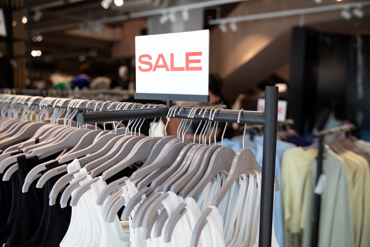 Lägre inflation i juni – men hushållen får ingen lättnad på bolåneräntorna