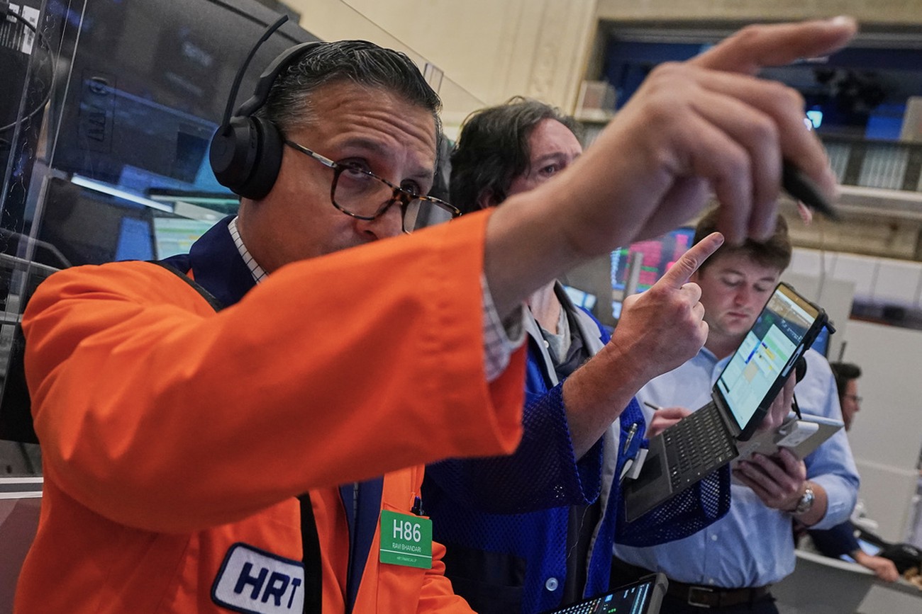 Palantir lyfter när Wall Street fortsätter klättra
