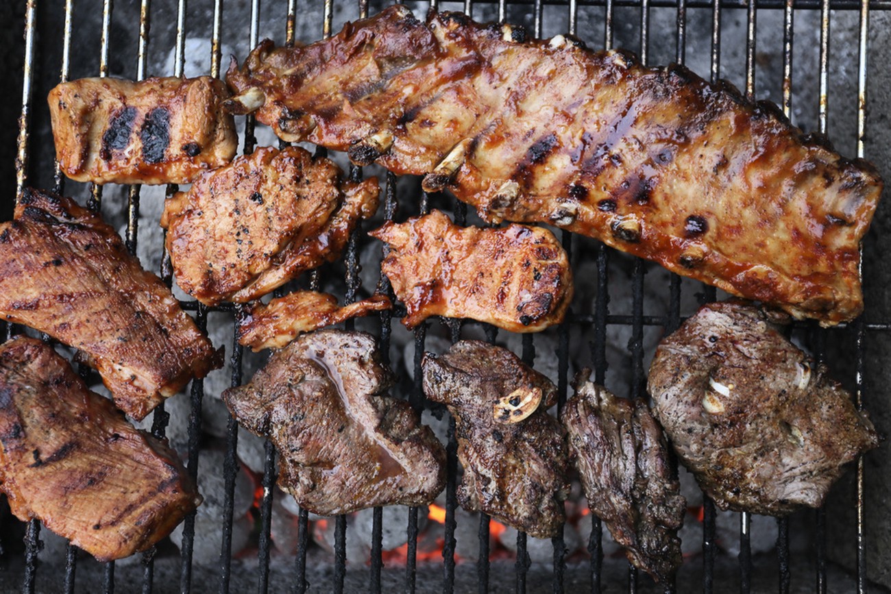Skarp köttbrist pressar upp priserna under svenskarnas grillsommar