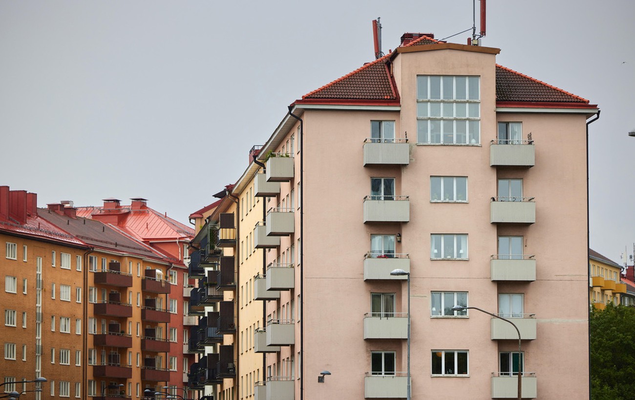 Bostadsrättspriser faller – störst tapp i Storstockholm i juli