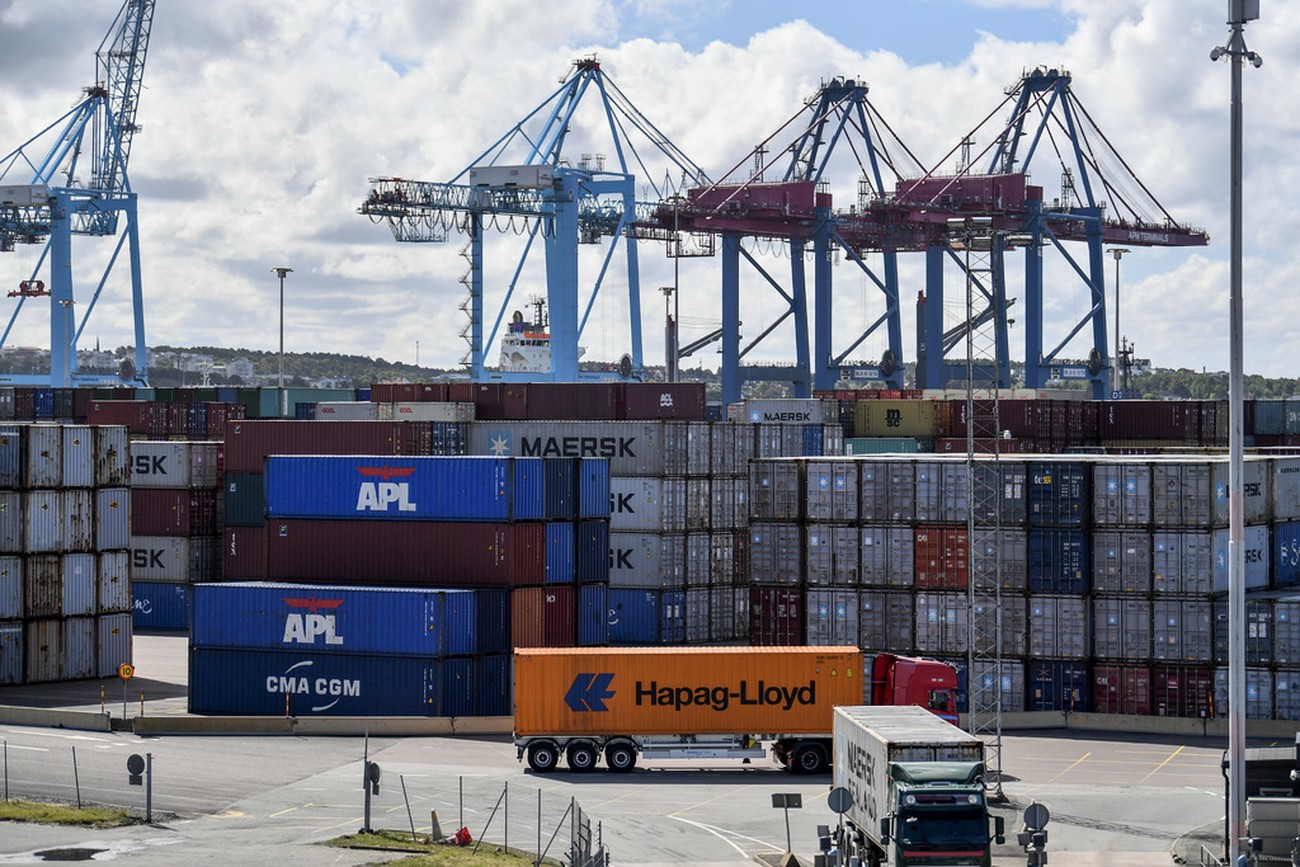 Svenskt handelsöverskott krymper kraftigt – exporten tappar mark i juli