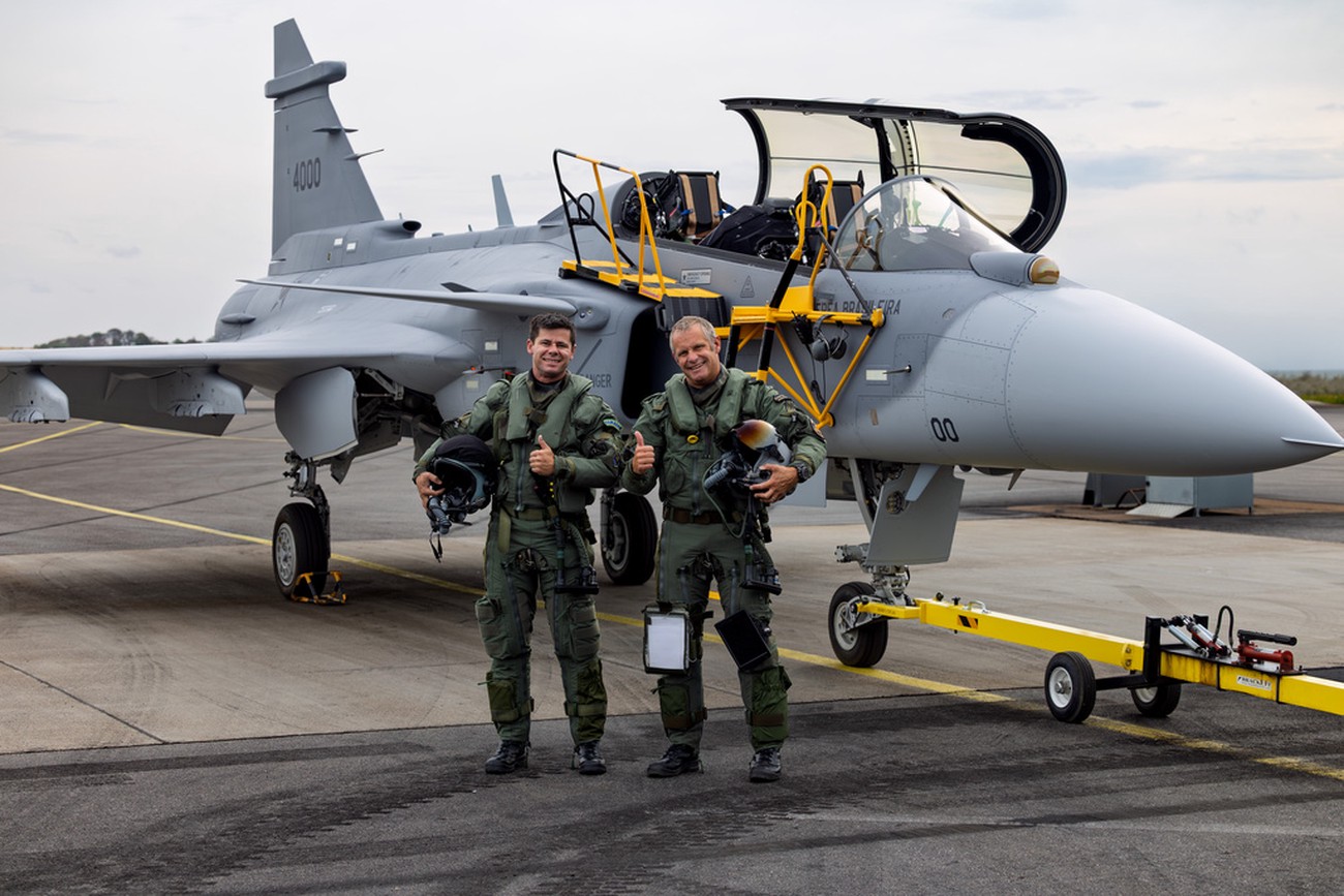 Gripen F lyfter för första gången – Saabs nya tvåsitsiga stridsplan testas