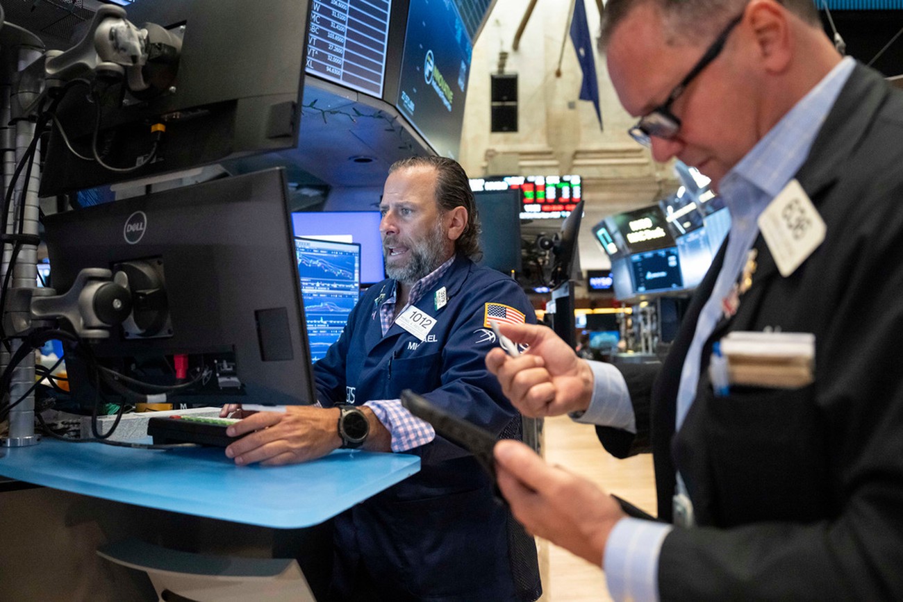 Överraskande jobbsiffror satte press på Wall Street – breda börsfall
