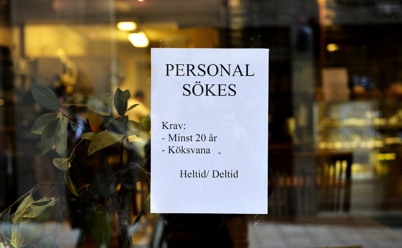 Fler i arbete – men arbetslösheten biter sig kvar, visar nya SCB-siffror