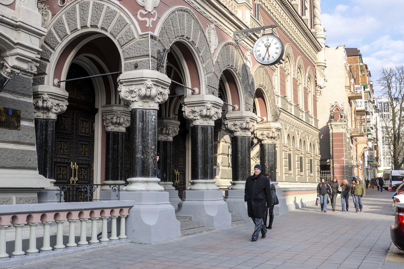 Ukrainas centralbank agerar mot inflation – höjer räntan mitt i krisen