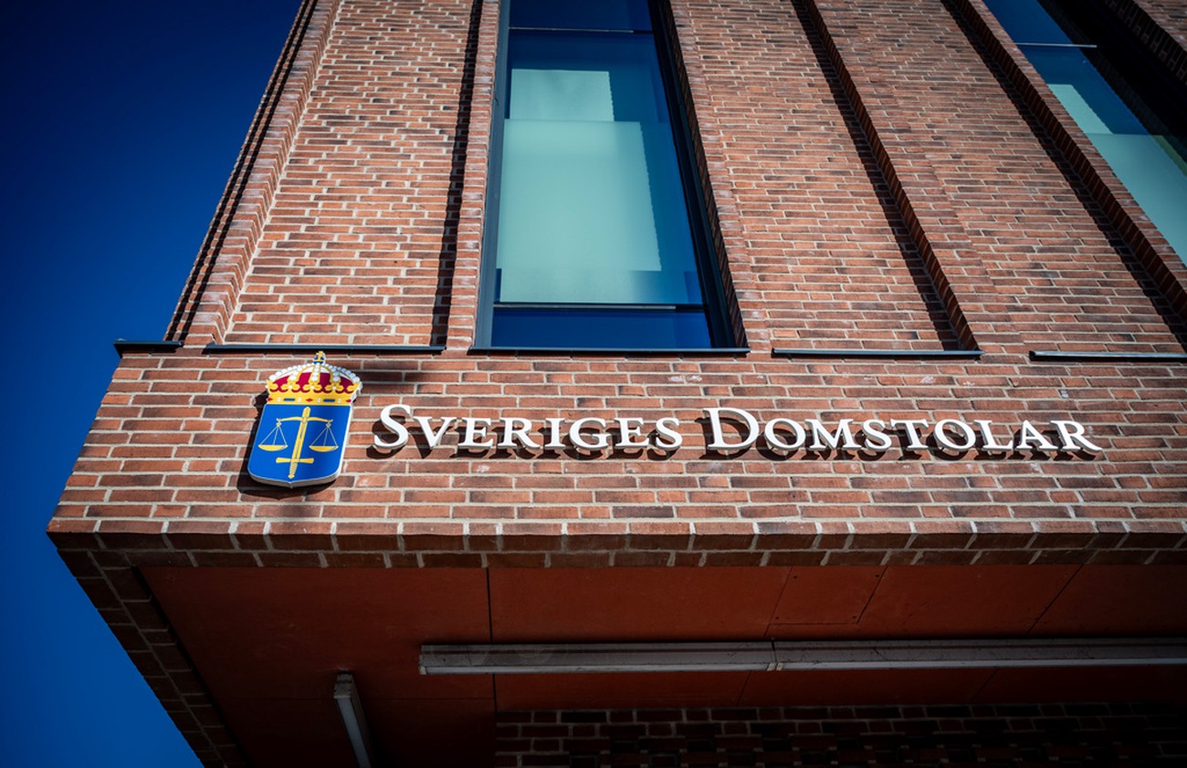 Fem personer inför rätta efter misstänkt storskaligt investeringsbedrägeri
