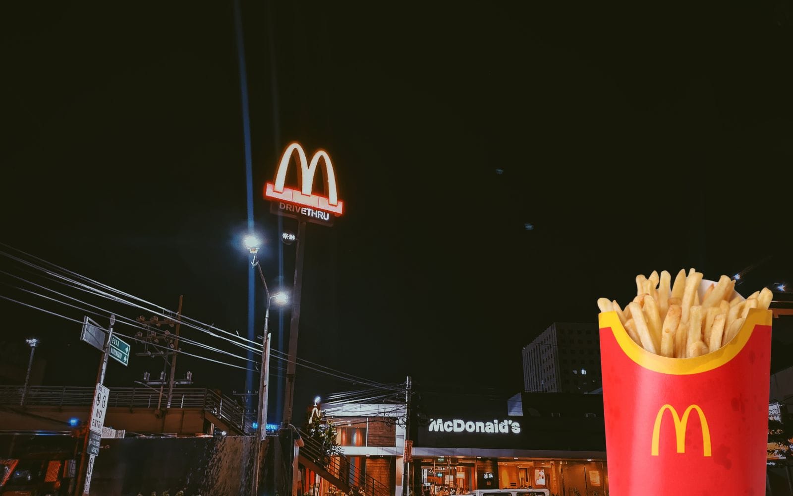 McDonald's ned 19 procent – svarar med gratis pommes frites