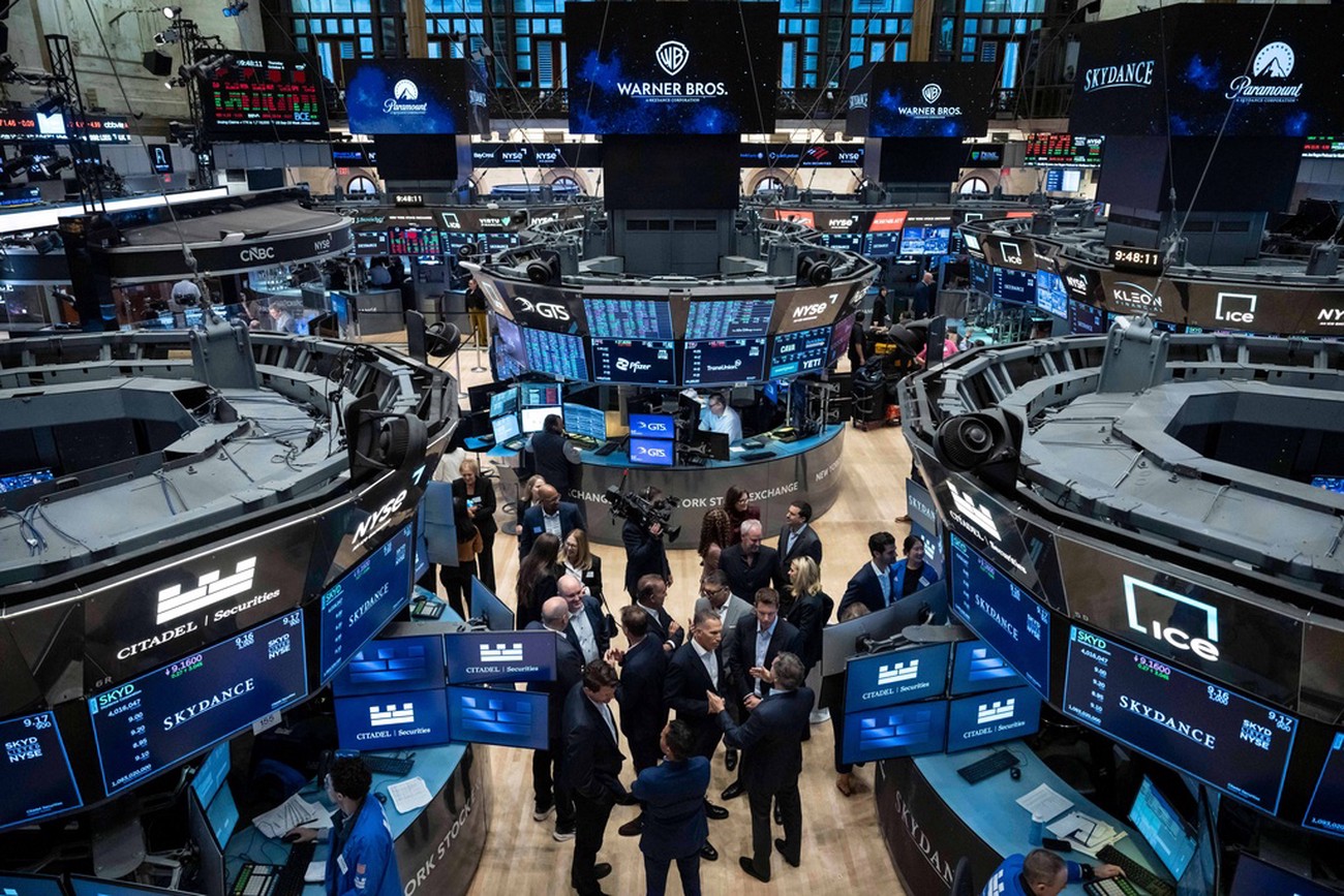 Wall Street vänder starkt efter orolig vecka – börsen slutar på plus