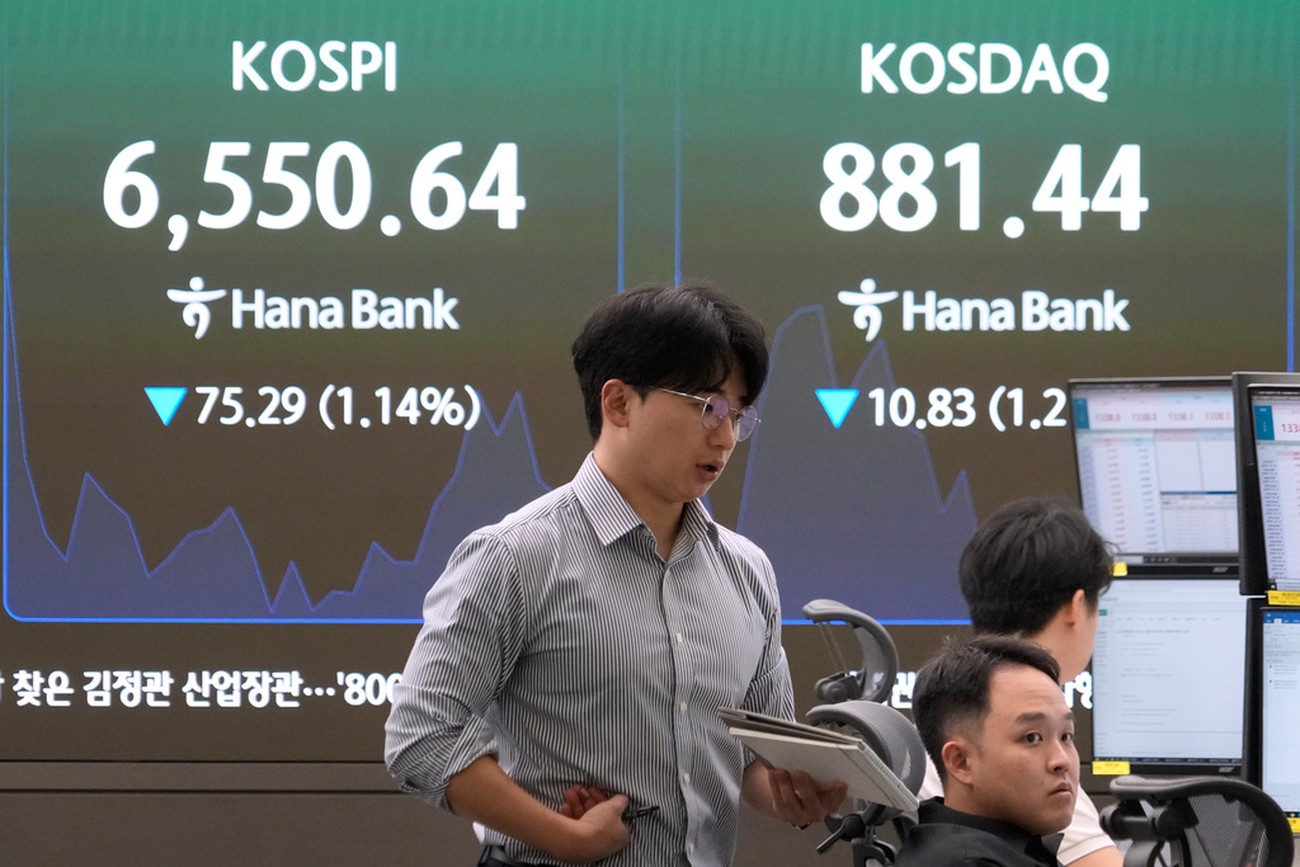 Asiens börser splittrade – oljepris tappar efter Trumps eldupphörsuttalande