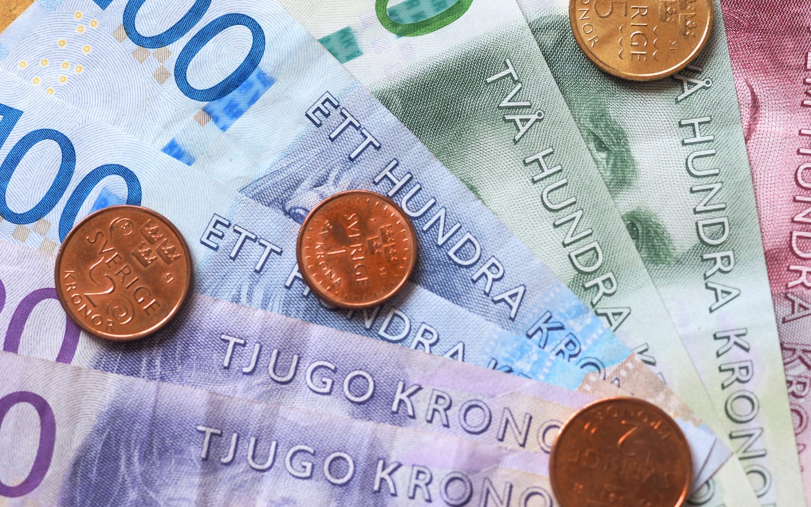 Ett oväntat tillskott på 10 000 kronor – det här skulle svenskarna göra med pengarna