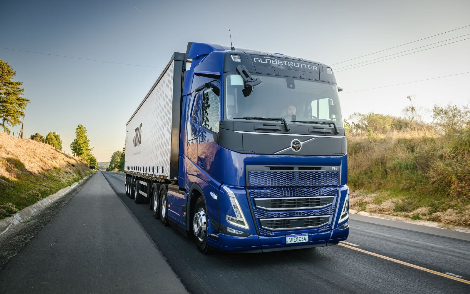 Storägaren tankar i Volvo – köper aktier för en halv miljard